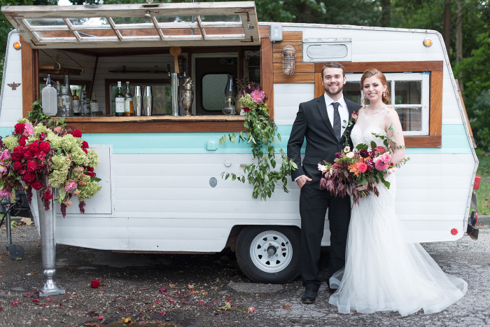 Newly weds in front of a mobile bar